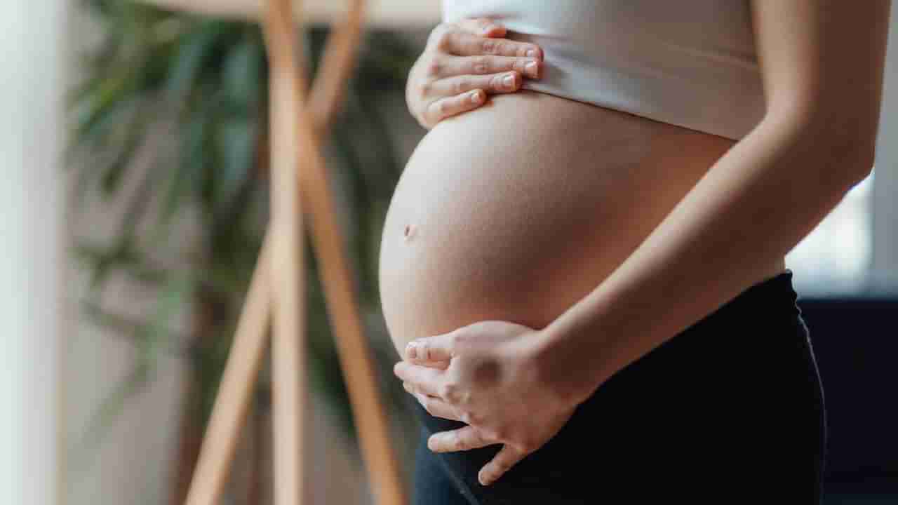 ಯೂಟ್ಯೂಬ್ನಲ್ಲಿ ವಿಡಿಯೋ ನೋಡಿ ಮನೆಯಲ್ಲಿಯೇ ಪತ್ನಿಗೆ ಹೆರಿಗೆ ಮಾಡಿಸಲು ಪತಿ ಯತ್ನ, ಮಹಿಳೆ ಸಾವು