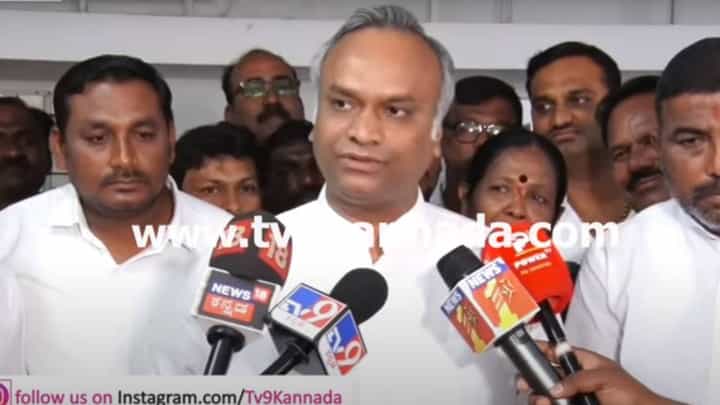 ರಾಜ್ಯದಲ್ಲಿ ಯಡಿಯೂರಪ್ಪನವರ ಮಹತ್ವ ಬಿಜೆಪಿ ವರಿಷ್ಠರಿಗೆ ಅರ್ಥವಾಗುವಷ್ಟರಲ್ಲಿ ಬಹಳ ತಡವಾಗಿಬಿಟ್ಟಿತ್ತು: ಪ್ರಿಯಾಂಕ್ ಖರ್ಗೆ, ಸಚಿವ ರಾಜ್ಯದಲ್ಲಿ ಯಡಿಯೂರಪ್ಪನವರ ಮಹತ್ವ ಬಿಜೆಪಿ ವರಿಷ್ಠರಿಗೆ ಅರ್ಥವಾಗುವಷ್ಟರಲ್ಲಿ ಬಹಳ ತಡವಾಗಿಬಿಟ್ಟಿತ್ತು: ಪ್ರಿಯಾಂಕ್ ಖರ್ಗೆ, ಸಚಿವ