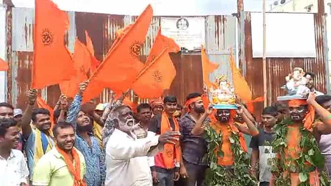 ಪಿಒಪಿ ಗಣೇಶ ಮೂರ್ತಿ ಮಾರಾಟಕ್ಕೆ ಅವಕಾಶ ನೀಡುವಂತೆ ಗ್ರಾಹಕರಿಂದ ಪ್ರತಿಭಟನೆ