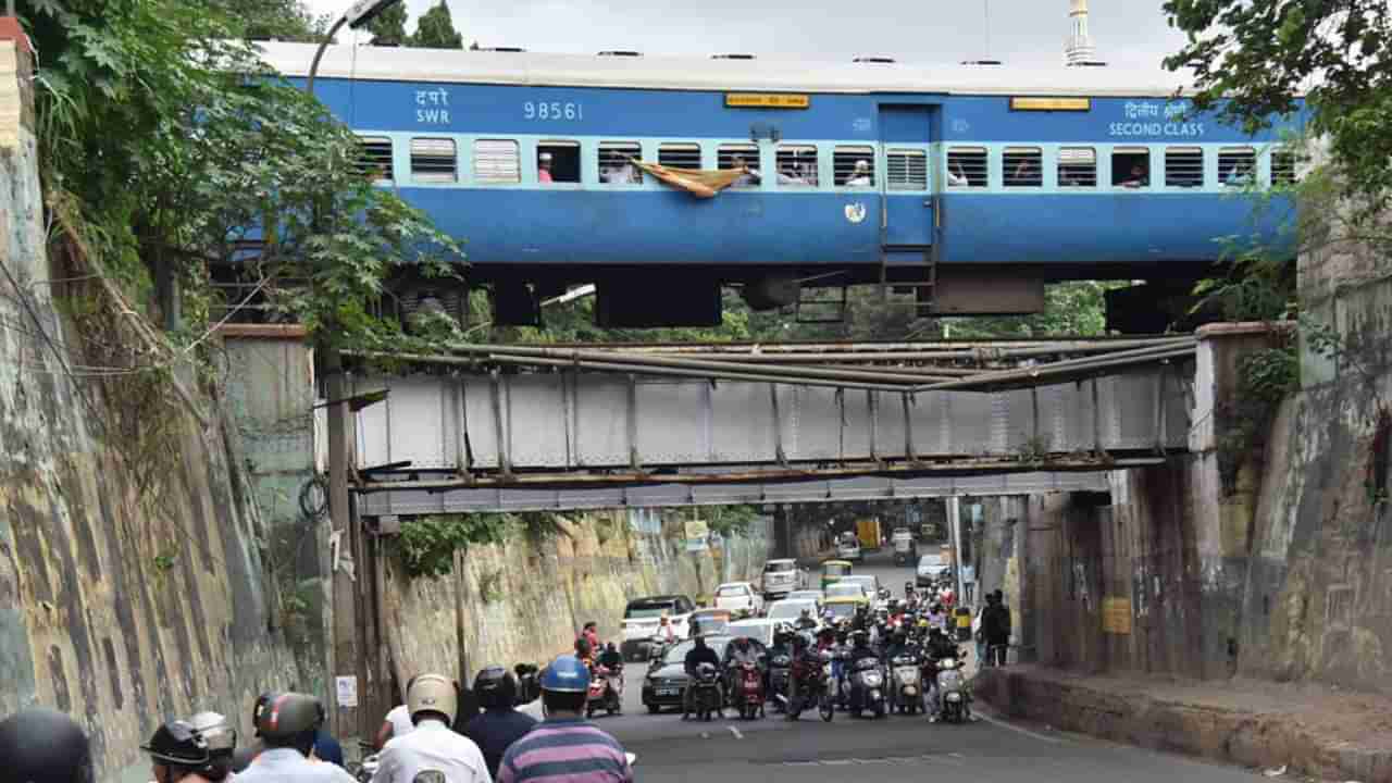 ಬೆಂಗಳೂರಲ್ಲಿ ಟ್ರೈನ್​ ಕ್ರಾಸಿಂಗ್​ ವೇಳೆ ಉಂಟಾಗುವ ಟ್ರಾಫಿಕ್​​ಗೆ ಸಿಗಲಿದೆ ಮುಕ್ತಿ; 26 ಕಡೆ ರೈಲ್ವೆ ಲೆವೆಲ್ ಕ್ರಾಸಿಂಗ್ ನಿರ್ಮಾಣ