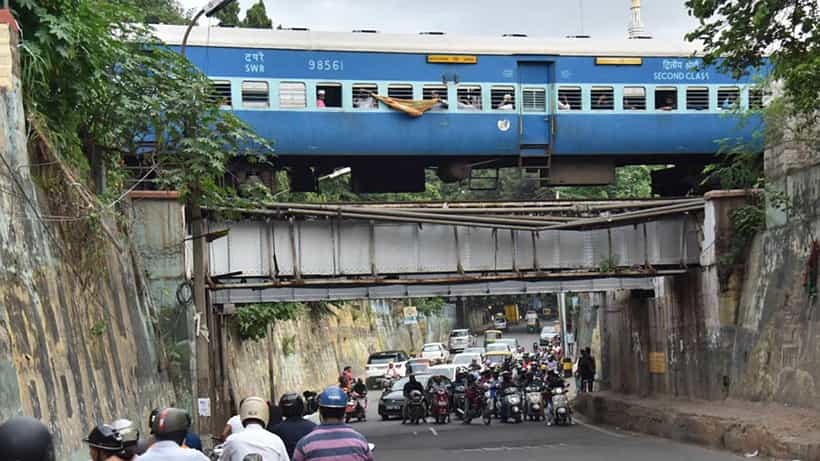 ಬೆಂಗಳೂರಲ್ಲಿ ಟ್ರೈನ್ ಕ್ರಾಸಿಂಗ್ ವೇಳೆ ಉಂಟಾಗುವ ಟ್ರಾಫಿಕ್ಗೆ ಸಿಗಲಿದೆ ಮುಕ್ತಿ; 26 ಕಡೆ ರೈಲ್ವೆ ಲೆವೆಲ್ ಕ್ರಾಸಿಂಗ್ ನಿರ್ಮಾಣ