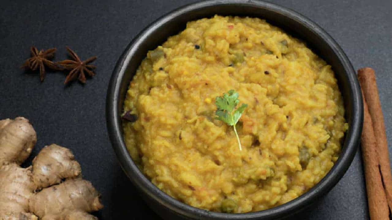 ರಾಗಿ ಕಿಚಡಿ: ಮಧುಮೇಹ ನಿರ್ವಹಿಸಲು ನಿಮಗೆ ಸಹಾಯ ಮಾಡುವ ರುಚಿಕರ ಆಹಾರ; ಮಾಡುವ ವಿಧಾನ ತಿಳಿಯಿರಿ ರಾಗಿ ಕಿಚಡಿ: ಮಧುಮೇಹ ನಿರ್ವಹಿಸಲು ನಿಮಗೆ ಸಹಾಯ ಮಾಡುವ ರುಚಿಕರ ಆಹಾರ; ಮಾಡುವ ವಿಧಾನ ತಿಳಿಯಿರಿ