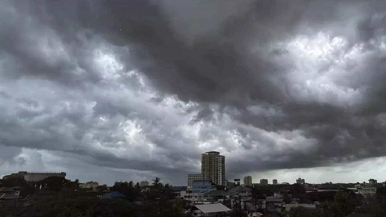 Karnataka Rain: ಕರ್ನಾಟಕದಾದ್ಯಂತ ಮುಂಗಾರು ಚುರುಕು, ಮುಂದಿನ ಒಂದು ವಾರಗಳ ಕಾಲ ಈ ಜಿಲ್ಲೆಗಳಲ್ಲಿ ಹೆಚ್ಚು ಮಳೆ ಸಾಧ್ಯತೆ Karnataka Rain: ಕರ್ನಾಟಕದಾದ್ಯಂತ ಮುಂಗಾರು ಚುರುಕು, ಮುಂದಿನ ಒಂದು ವಾರಗಳ ಕಾಲ ಈ ಜಿಲ್ಲೆಗಳಲ್ಲಿ ಹೆಚ್ಚು ಮಳೆ ಸಾಧ್ಯತೆ