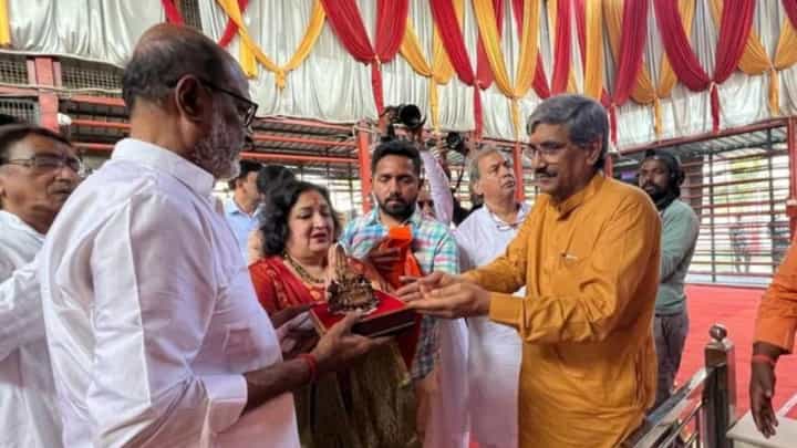 ಅಯೋಧ್ಯೆಗೆ ಭೇಟಿ ನೀಡಿದ ನಟ ರಜನಿಕಾಂತ್; ಇಲ್ಲಿದೆ ವಿಡಿಯೋ ಅಯೋಧ್ಯೆಗೆ ಭೇಟಿ ನೀಡಿದ ನಟ ರಜನಿಕಾಂತ್; ಇಲ್ಲಿದೆ ವಿಡಿಯೋ