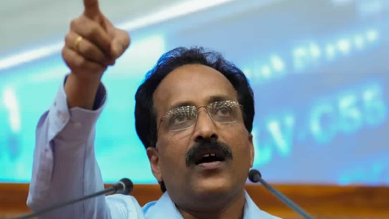 ಚಂದ್ರನ ಮೇಲ್ಮೈಯಲ್ಲಿ ಚಂದ್ರಯಾನ- 3ಗೆ ಏನೆಲ್ಲ ಅಪಾಯಗಳಿವೆ ಎಂದು ವಿವರಿಸಿದ ಇಸ್ರೋ ಮುಖ್ಯಸ್ಥ ಚಂದ್ರನ ಮೇಲ್ಮೈಯಲ್ಲಿ ಚಂದ್ರಯಾನ- 3ಗೆ ಏನೆಲ್ಲ ಅಪಾಯಗಳಿವೆ ಎಂದು ವಿವರಿಸಿದ ಇಸ್ರೋ ಮುಖ್ಯಸ್ಥ