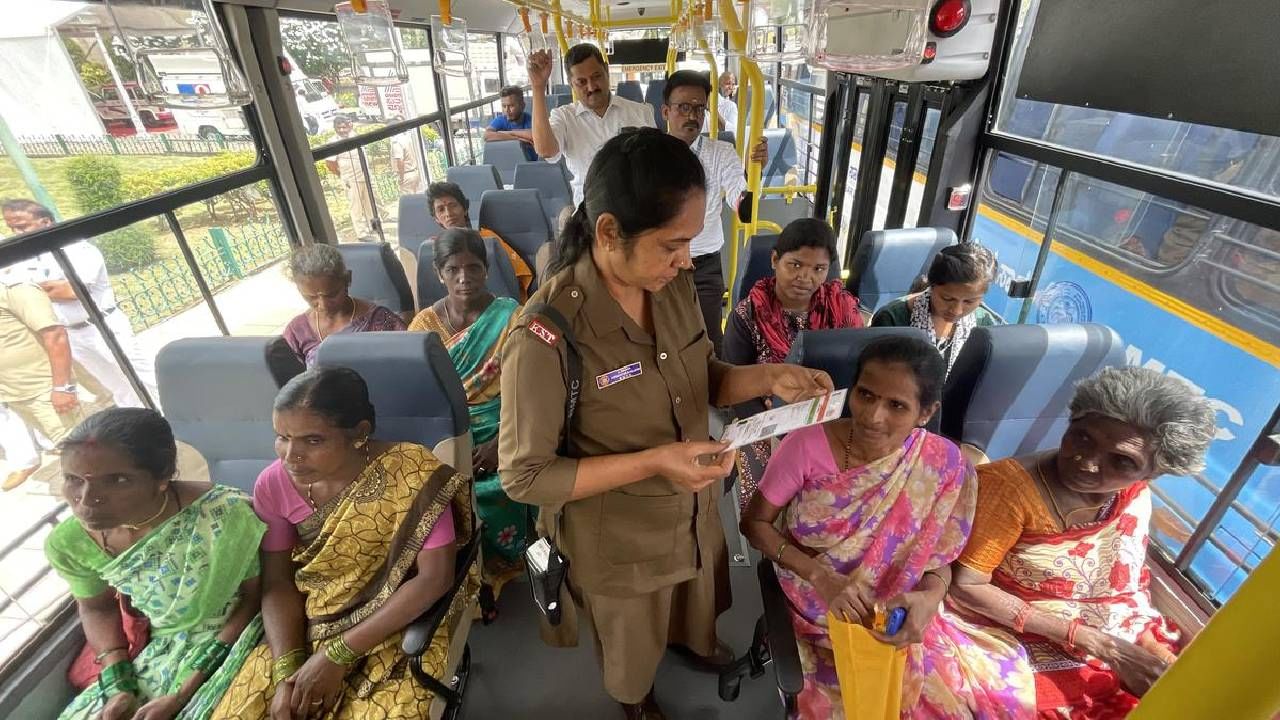 ಶಕ್ತಿ ಯೋಜನೆ: ಮಹಿಳೆಯರಿಗೆ ಸ್ಮಾರ್ಟ್ ಕಾರ್ಡ್ ಬದಲು ಸಾಮಾನ್ಯ ಬಸ್ ಪಾಸ್ ವಿತರಣೆ ಶಕ್ತಿ ಯೋಜನೆ: ಮಹಿಳೆಯರಿಗೆ ಸ್ಮಾರ್ಟ್ ಕಾರ್ಡ್ ಬದಲು ಸಾಮಾನ್ಯ ಬಸ್ ಪಾಸ್ ವಿತರಣೆ