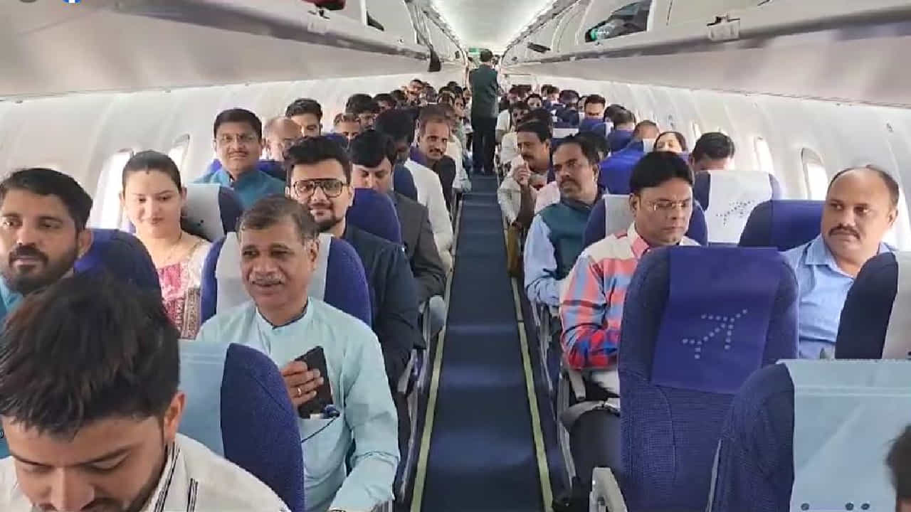 ಬೆಂಗಳೂರು ನಂತರ ಅತಿ ಉದ್ದದ ರನ್ ವೇ ಹೊಂದಿರುವ ಶಿವಮೊಗ್ಗ ವಿಮಾನ ನಿಲ್ದಾಣದಲ್ಲಿ ಇಂದಿನಿಂದ (ಆಗಸ್ಟ್ 31) ವಿಮಾನ ಹಾರಾಟ ಶುರುವಾಗಿದೆ. ಬೆಂಗಳೂರಿನಿಂದ ಶಿವಮೊಗ್ಗ ವಿಮಾನ ನಿಲ್ದಾಣಕ್ಕೆ ಮೊದಲ ವಿಮಾನ ಬಂದಿಳಿದಿದ್ದು, ಮಲೆನಾಡಿಗರ ಕನಸು ನೆರವೇರಿದೆ.