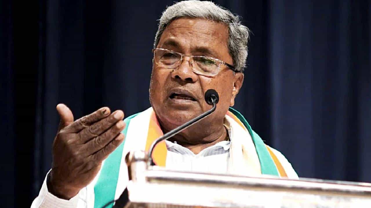ಎಲೆಕ್ಟ್ರಾನಿಕ್ ಸಿಟಿಗೆ ದೇವರಾಜ ಅರಸು ಹೆಸರು ನಾಮಕರಣಕ್ಕೆ ಚಿಂತನೆ: ಸಿಎಂ ಸಿದ್ದರಾಮಯ್ಯ ಎಲೆಕ್ಟ್ರಾನಿಕ್ ಸಿಟಿಗೆ ದೇವರಾಜ ಅರಸು ಹೆಸರು ನಾಮಕರಣಕ್ಕೆ ಚಿಂತನೆ: ಸಿಎಂ ಸಿದ್ದರಾಮಯ್ಯ