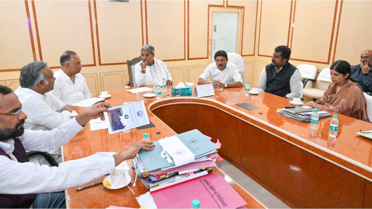 ಇನ್ಮುಂದೆ ಕಲುಷಿತ ನೀರು ಸೇವಿಸಿ ಮರಣ ಹೊಂದಿದರೇ ಜಿ.ಪಂ ಸಿಇಒಗಳೇ ನೇರ ಹೊಣೆ: ಸಿಎಂ ಸಿದ್ದರಾಮಯ್ಯ ಇನ್ಮುಂದೆ ಕಲುಷಿತ ನೀರು ಸೇವಿಸಿ ಮರಣ ಹೊಂದಿದರೇ ಜಿ.ಪಂ ಸಿಇಒಗಳೇ ನೇರ ಹೊಣೆ: ಸಿಎಂ ಸಿದ್ದರಾಮಯ್ಯ