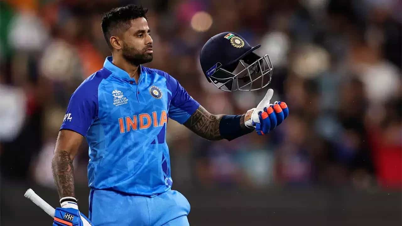 ವೆಸ್ಟ್ ಇಂಡೀಸ್ ವಿರುದ್ಧ ನಡೆದ 5ನೇ ಟಿ20 ಪಂದ್ಯದಲ್ಲಿ ಸೂರ್ಯಕುಮಾರ್ ಯಾದವ್ 45 ಎಸೆತಗಳಲ್ಲಿ 61 ರನ್ ಬಾರಿಸಿ ಮಿಂಚಿದ್ದರು. ಈ ಭರ್ಜರಿ ಬ್ಯಾಟಿಂಗ್ ವೇಳೆ 3 ಸಿಕ್ಸ್ ಹಾಗೂ 4 ಫೋರ್ಗಳನ್ನು ಕೂಡ ಬಾರಿಸಿದ್ದರು.