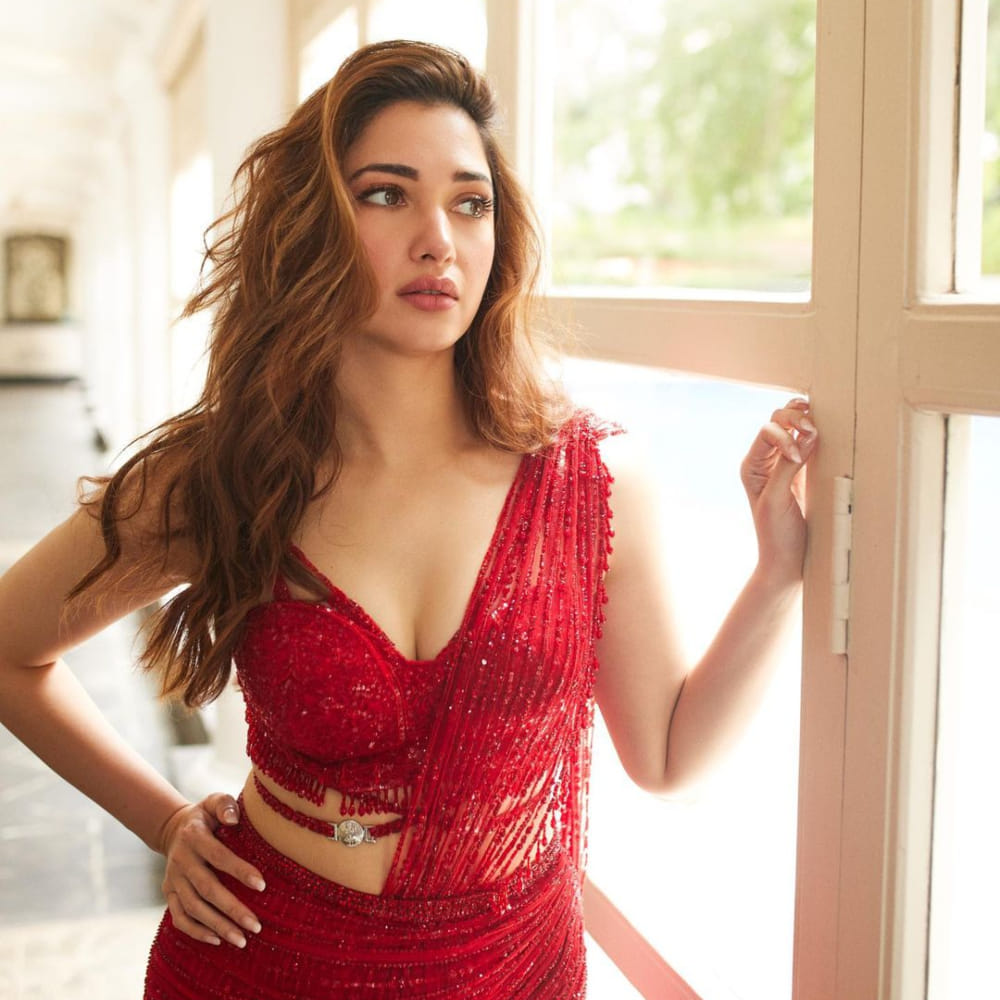 ನಟಿ ತಮನ್ನಾ ಭಾಟಿಯಾ ಹಲವು ಸಿನಿಮಾಗಳಲ್ಲಿ ನಟಿಸುತ್ತಿದ್ದಾರೆ. ಅವರ ನಟನೆಯ ಸಾಲು ಸಾಲು ಸಿನಿಮಾಗಳು ರಿಲೀಸ್ ಆಗುತ್ತಿವೆ. ತಮನ್ನಾ ನಟನೆಯ ಎರಡು ಸಿನಿಮಾಗಳು ಒಂದೇ ದಿನ ರಿಲೀಸ್ ಆಗಿವೆ.