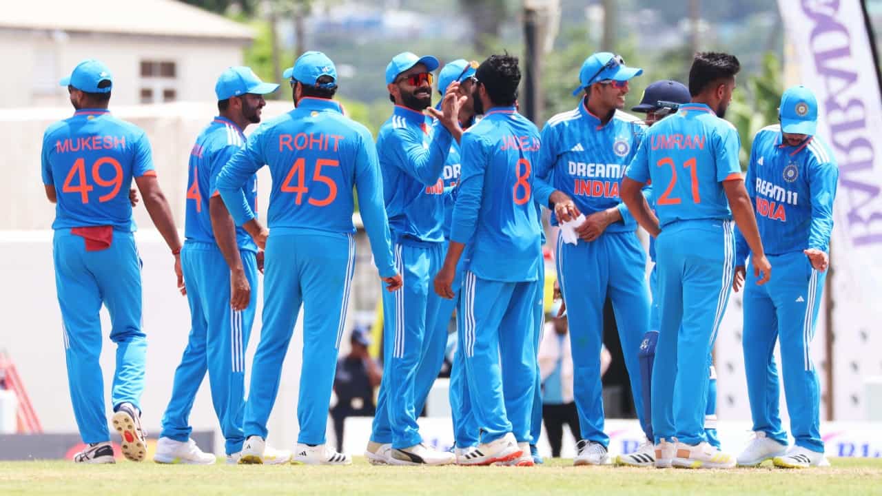India vs West Indies: ಟ್ರಿನಿಡಾಡ್ನ ಬ್ರಿಯಾನ್ ಲಾರಾ ಕ್ರಿಕೆಟ್ ಸ್ಟೇಡಿಯಂನಲ್ಲಿ ನಡೆದ ವೆಸ್ಟ್ ಇಂಡೀಸ್ ವಿರುದ್ಧದ 3ನೇ ಏಕದಿನ ಪಂದ್ಯದಲ್ಲಿ ಟೀಮ್ ಇಂಡಿಯಾ 200 ರನ್ಗಳ ಭರ್ಜರಿ ಜಯ ಸಾಧಿಸಿದೆ.