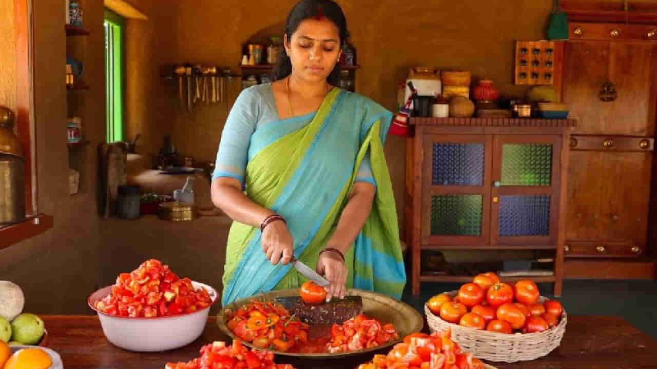 ಕೆಂಪು ಸುಂದರಿ ಟೊಮ್ಯಾಟೋ ಬೆಲೆ ಕಳೆದುಕೊಳ್ಳುತ್ತಿದೆ! ಕಾರಣವೇನು ಗೊತ್ತಾ?