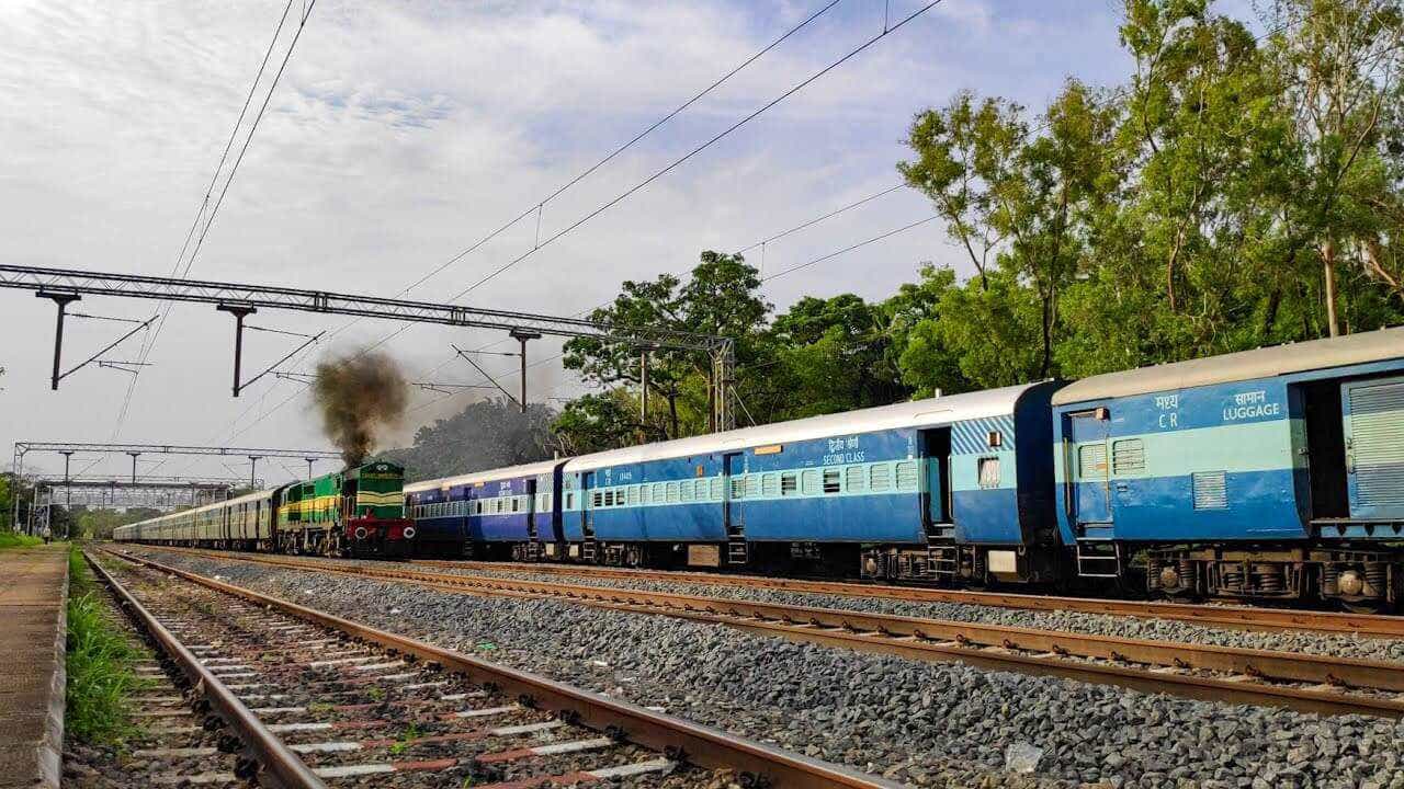 ಮುಂಬೈನಲ್ಲಿ ಚಲಿಸುತ್ತಿದ್ದ ರೈಲಿನಿಂದ ಮಹಿಳೆಯನ್ನು ತಳ್ಳಿದ್ದ ವ್ಯಕ್ತಿಯ ಬಂಧನ ಮುಂಬೈನಲ್ಲಿ ಚಲಿಸುತ್ತಿದ್ದ ರೈಲಿನಿಂದ ಮಹಿಳೆಯನ್ನು ತಳ್ಳಿದ್ದ ವ್ಯಕ್ತಿಯ ಬಂಧನ