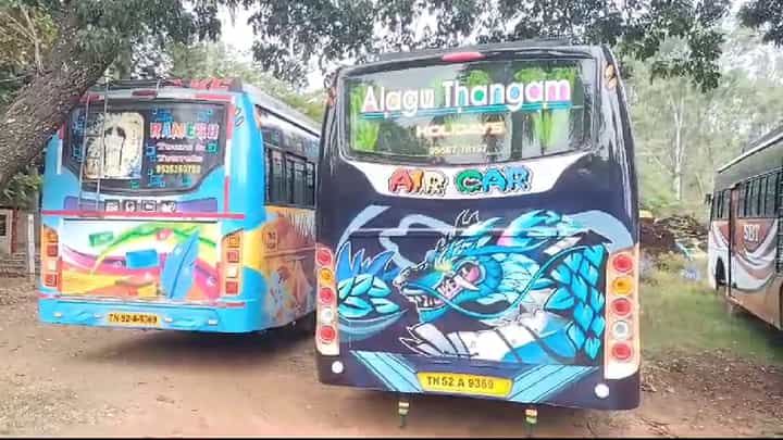 ಕೆಜಿಎಫ್ನಲ್ಲಿ ತಮಿಳುನಾಡಿಗೆ ಸೇರಿದ ಒಂದೇ ನಂಬರ್ನ ಎರಡು ಖಾಸಗಿ ಬಸ್! ಆರ್ಟಿಒ ಅಧಿಕಾರಿಗಳಿಂದ ಜಫ್ತಿ ಕೆಜಿಎಫ್ನಲ್ಲಿ ತಮಿಳುನಾಡಿಗೆ ಸೇರಿದ ಒಂದೇ ನಂಬರ್ನ ಎರಡು ಖಾಸಗಿ ಬಸ್! ಆರ್ಟಿಒ ಅಧಿಕಾರಿಗಳಿಂದ ಜಫ್ತಿ