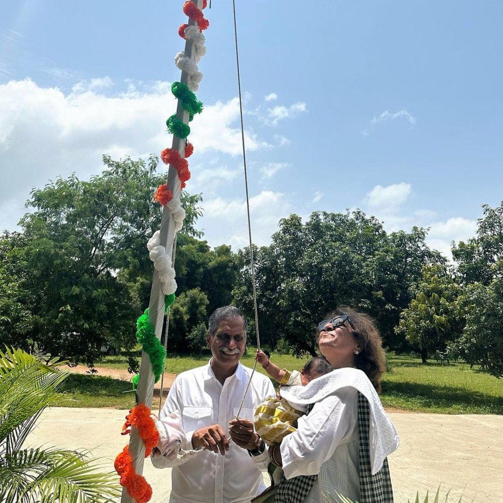 ಮಗು ಜನಿಸಿದ ಬಳಿಕ ಅದರ ಮುಖವನ್ನು ತೋರಿಸಬಾರದು ಎಂದು ಅನೇಕರು ನಿರ್ಧರಿಸಿರುತ್ತಾರೆ. ಆದರೆ, ಉಪಾಸನಾ-ರಾಮ್ ಚರಣ್ ಆ ರೀತಿಯ ನಿರ್ಧಾರ ತೆಗೆದುಕೊಂಡಿಲ್ಲ.