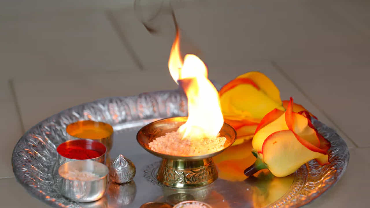 ಪೂಜೆಗೆ ಕರ್ಪೂರ ಏಕೆ ಮುಖ್ಯ? ಕರ್ಪೂರ ಬಳಸುವುದರಿಂದ ಆಗುವ ಲಾಭಗಳು ಪೂಜೆಗೆ ಕರ್ಪೂರ ಏಕೆ ಮುಖ್ಯ? ಕರ್ಪೂರ ಬಳಸುವುದರಿಂದ ಆಗುವ ಲಾಭಗಳು