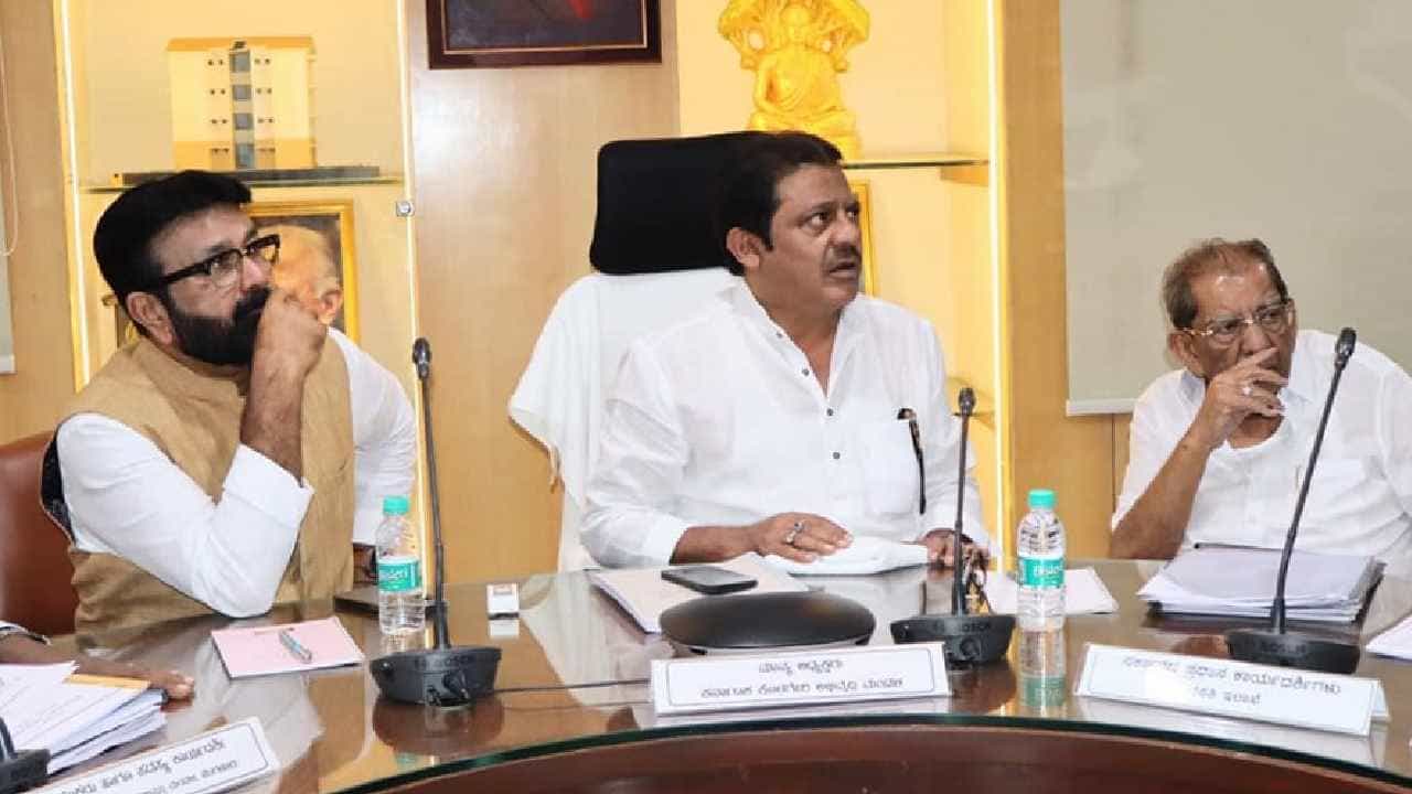 ಅಲ್ಪಸಂಖ್ಯಾತ ಅಭಿವೃದ್ಧಿ ನಿಗಮದಿಂದ 8 ಯೋಜನೆಗಳು ಜಾರಿ: ಯಾವುವು? ಜಮೀರ್ ಅಹ್ಮದ್ ಹೇಳಿದ್ದಿಷ್ಟು ಅಲ್ಪಸಂಖ್ಯಾತ ಅಭಿವೃದ್ಧಿ ನಿಗಮದಿಂದ 8 ಯೋಜನೆಗಳು ಜಾರಿ: ಯಾವುವು? ಜಮೀರ್ ಅಹ್ಮದ್ ಹೇಳಿದ್ದಿಷ್ಟು
