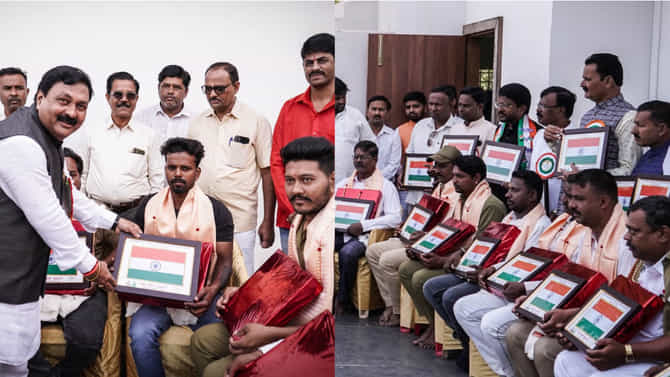 Independence Day celebration: ಕೇಂದ್ರ ಸಚಿವ ಪಲ್ಹಾದ ಜೋಶಿ ಅವರ ಕಛೇರಿಯಲ್ಲಿ ಆಟೋ ಚಾಲಕರಿಂದ ಧ್ವಜಾರೋಹಣ, ಸ್ಮರಣಿಕೆಗಳ ಹಂಚಿಕೆ