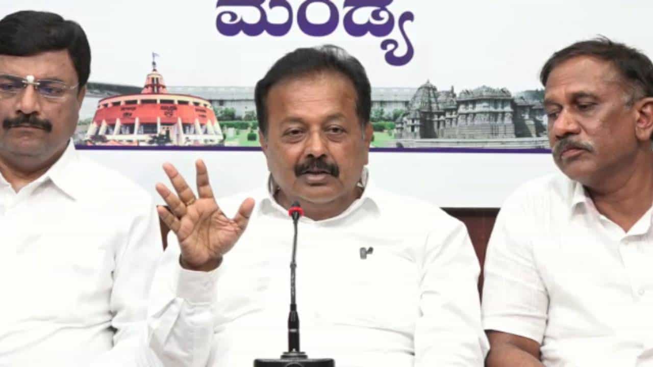 ಬೆಂಗಳೂರು: ಬಿತ್ತನೆ ಕಾರ್ಯ ಮಾಡದಂತೆ ಕಾವೇರಿ ಕಣಿವೆ ಭಾಗದ ರೈತರಿಗೆ ಮನವಿ ಮಾಡಿದ ಕೃಷಿ ಸಚಿವ ಚಲುವರಾಯಸ್ವಾಮಿ ಬೆಂಗಳೂರು: ಬಿತ್ತನೆ ಕಾರ್ಯ ಮಾಡದಂತೆ ಕಾವೇರಿ ಕಣಿವೆ ಭಾಗದ ರೈತರಿಗೆ ಮನವಿ ಮಾಡಿದ ಕೃಷಿ ಸಚಿವ ಚಲುವರಾಯಸ್ವಾಮಿ