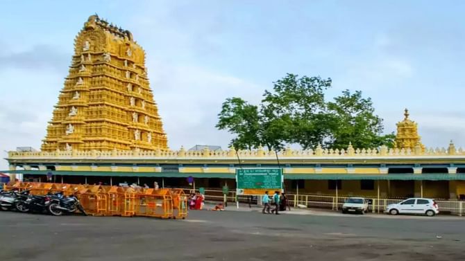 ಮೈಸೂರಿನ ಚಾಮುಂಡಿ ಬೆಟ್ಟದಲ್ಲಿ ಇಂದಿನಿಂದ ಹೊಸ ರೂಲ್ಸ್, ಉಲ್ಲಂಘಿಸಿದ್ರೆ ದಂಡ ಫಿಕ್ಸ್! ಮೈಸೂರಿನ ಚಾಮುಂಡಿ ಬೆಟ್ಟದಲ್ಲಿ ಇಂದಿನಿಂದ ಹೊಸ ರೂಲ್ಸ್, ಉಲ್ಲಂಘಿಸಿದ್ರೆ ದಂಡ ಫಿಕ್ಸ್!