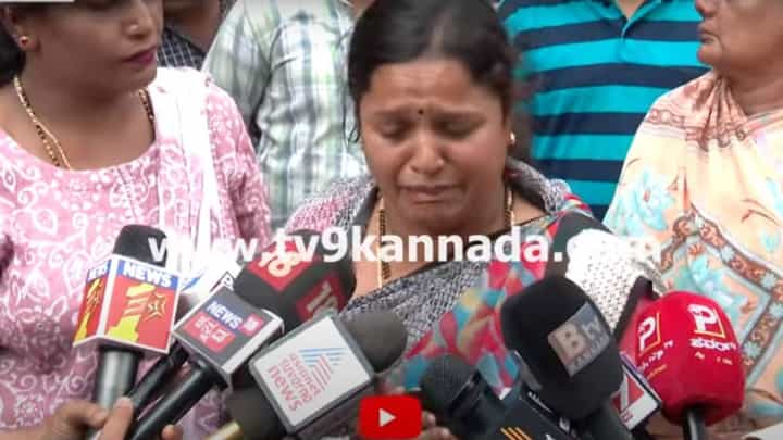 ರಸ್ತೆ ಕಾಮಗಾರಿಯಿಂದ ವ್ಯಾಪಾರ ನೆಲಕಚ್ಚಿ ಬದುಕು ದುಸ್ತರವಾಗಿದೆ; ಡಿಕೆ ಶಿವಕುಮಾರ್ಗೆ ನೋವು ಹೇಳಿಕೊಂಡ ಗಾಂಧಿ ಬಜಾರ್ ಹೂವಾಡಗಿತ್ತಿಯರು ರಸ್ತೆ ಕಾಮಗಾರಿಯಿಂದ ವ್ಯಾಪಾರ ನೆಲಕಚ್ಚಿ ಬದುಕು ದುಸ್ತರವಾಗಿದೆ; ಡಿಕೆ ಶಿವಕುಮಾರ್ಗೆ ನೋವು ಹೇಳಿಕೊಂಡ ಗಾಂಧಿ ಬಜಾರ್ ಹೂವಾಡಗಿತ್ತಿಯರು