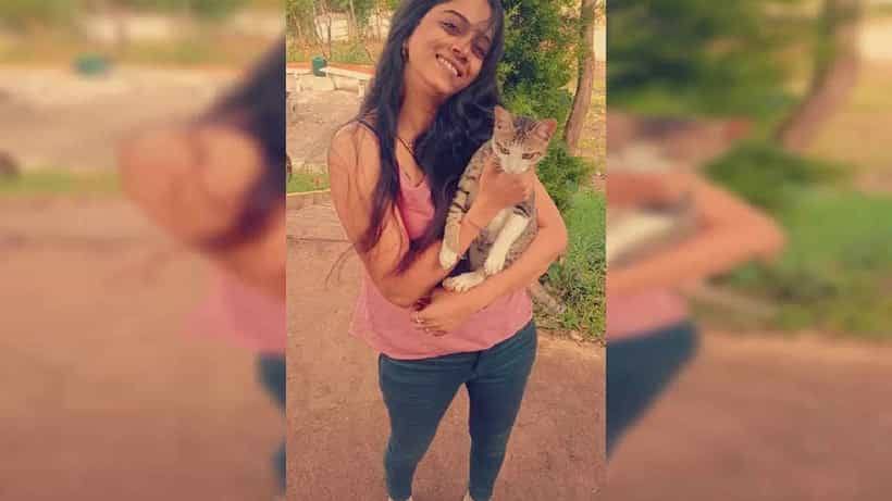 ಮನೆಗೆ ಬರುವ ಅತಿಥಿಗಳನ್ನು ಬಿಕಿನಿಯಲ್ಲಿ ಸ್ವಾಗತಕೋರುವ ಹನಿಟ್ರ್ಯಾಪ್ ಸುಂದರಿ ಲಾಕ್, ಮಾಡೆಲ್ ರಂಗಿನಾಟ ಅಬ್ಬಬ್ಬಾ.!