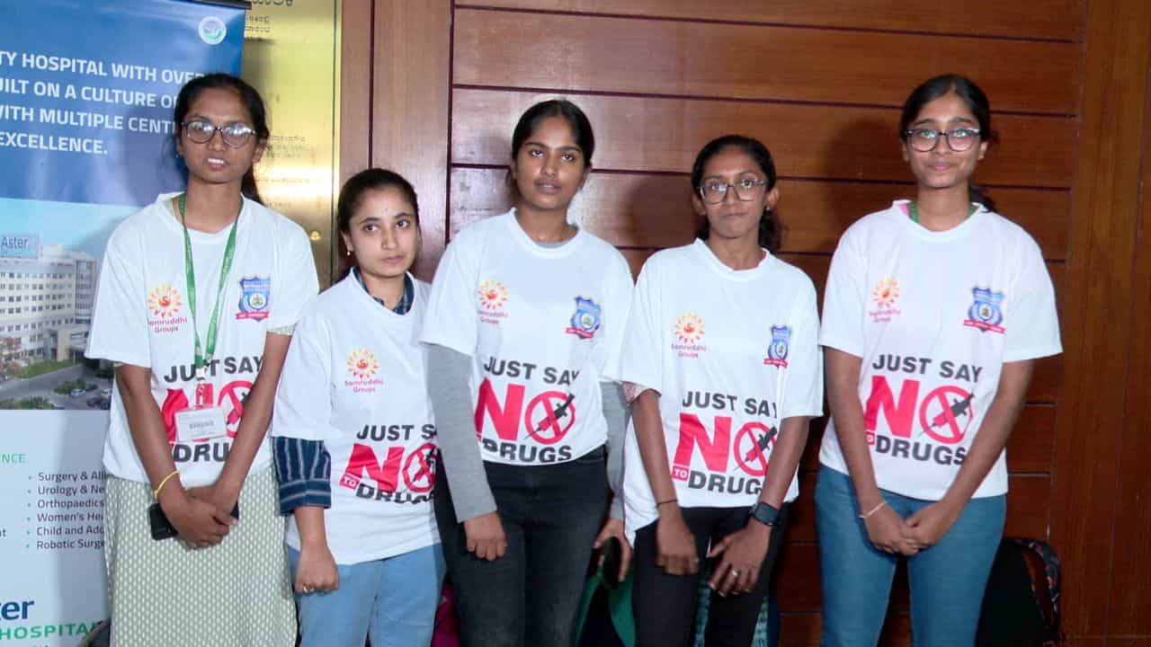 ಡ್ರಗ್ಸ್ ಮುಕ್ತ ಕಾಲೇಜಿಗಾಗಿ ಪೊಲೀಸರ ಜೊತೆ ಕೈ ಜೋಡಿಸಿದ ವಿದ್ಯಾರ್ಥಿಗಳು, ಮಾರ್ಷಲ್ ಪಡೆ ರಚಿಸಿ ಖಾಕಿಯಿಂದ ತರಬೇತಿ ಡ್ರಗ್ಸ್ ಮುಕ್ತ ಕಾಲೇಜಿಗಾಗಿ ಪೊಲೀಸರ ಜೊತೆ ಕೈ ಜೋಡಿಸಿದ ವಿದ್ಯಾರ್ಥಿಗಳು, ಮಾರ್ಷಲ್ ಪಡೆ ರಚಿಸಿ ಖಾಕಿಯಿಂದ ತರಬೇತಿ