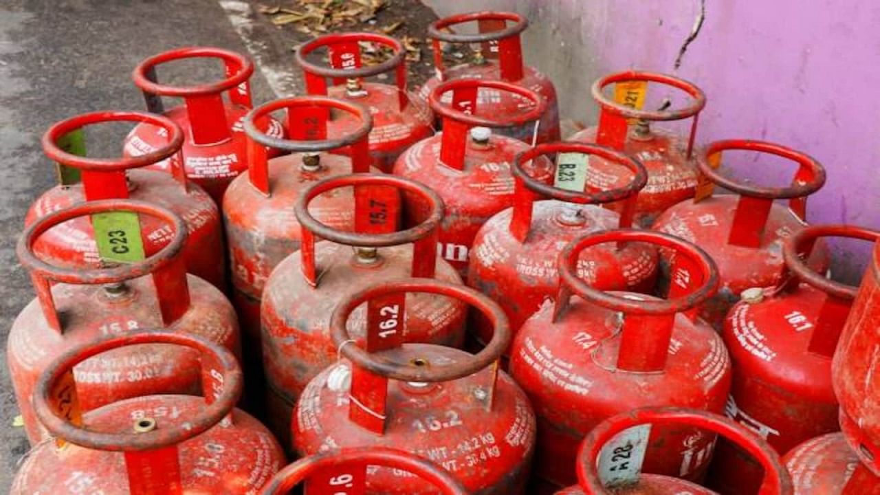 LPG Prices: ಎಲ್​ಪಿಜಿ ಸಿಲಿಂಡರ್ ದರ 200 ರೂ ಇಳಿಕೆ; ಕೇಂದ್ರ ಸಂಪುಟದಿಂದ ಅನುಮೋದನೆ