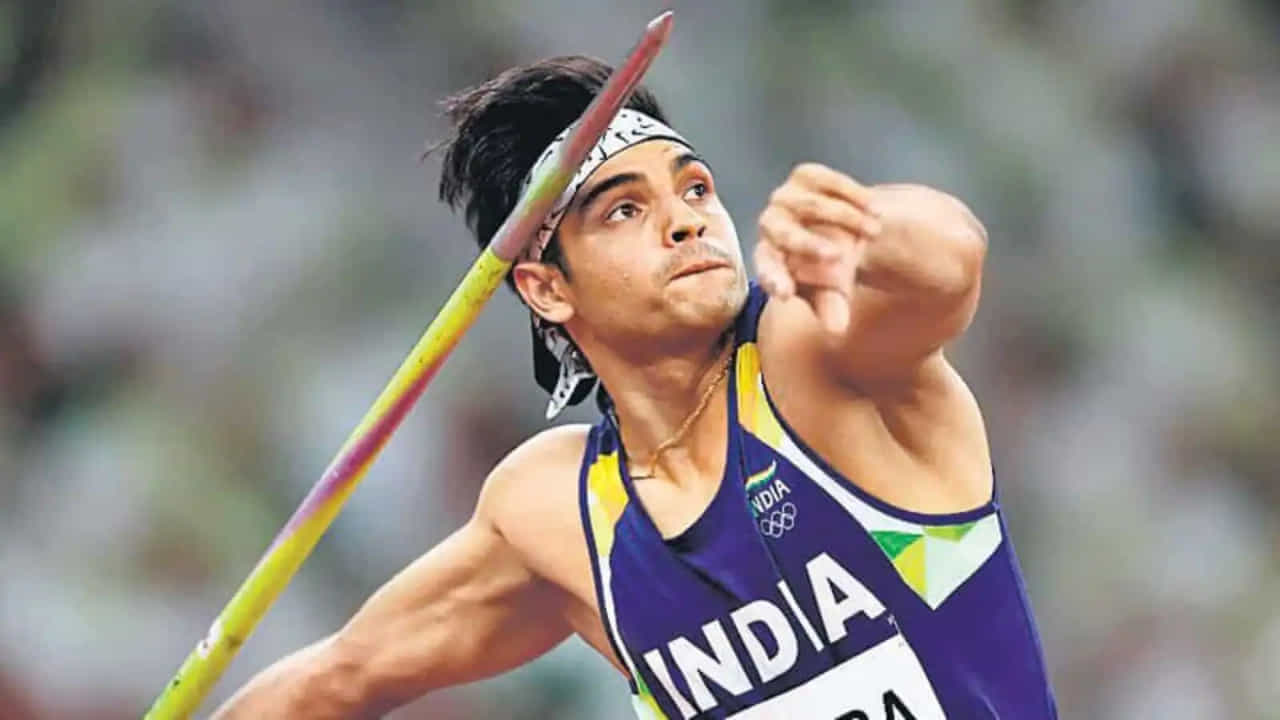 2020 ರ ಟೋಕಿಯೊ ಒಲಿಂಪಿಕ್ಸ್ನಲ್ಲಿ ಭಾರತಕ್ಕೆ ಮೊದಲ ಚಿನ್ನದ ಪದಕ ಗೆದ್ದುಕೊಟ್ಟು ರಾತ್ರೋರಾತ್ರಿ ವಿಶ್ವದ ಗಮನ ಸೆಳೆದಿದ್ದ ನೀರಜ್ ಚೋಪ್ರಾ ಇದೀಗ ವಿಶ್ವ ಅಥ್ಲೆಟಿಕ್ಸ್ ಚಾಂಪಿಯನ್ಶಿಪ್ನಲ್ಲಿ ಚಿನ್ನದ ಬೇಟಿಯಾಡುವುದರೊಂದಿಗೆ ಭಾರತದ ಕೀರ್ತಿ ಪತಾಕೆಯನ್ನು ಮತ್ತಷ್ಟು ಹೆಚ್ಚಿಸಿದ್ದಾರೆ.