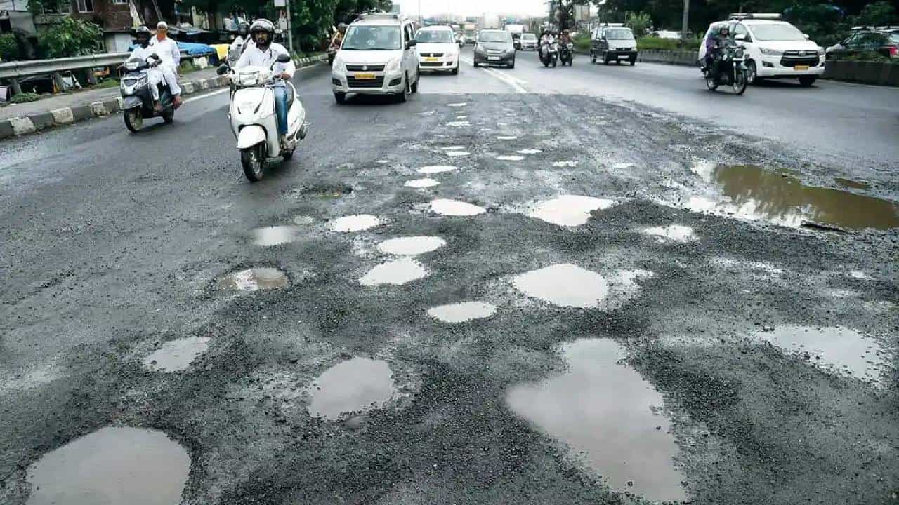 ರಸ್ತೆ ಗುಂಡಿಗೆ ಬೇಸತ್ತ ಜನ: ಆಸ್ತಿ ತೆರಿಗೆ ಬಹಿಷ್ಕಾರ ಅಭಿಯಾನ ಆರಂಭಿಸಿದ ಬೆಂಗಳೂರಿಗರು ರಸ್ತೆ ಗುಂಡಿಗೆ ಬೇಸತ್ತ ಜನ: ಆಸ್ತಿ ತೆರಿಗೆ ಬಹಿಷ್ಕಾರ ಅಭಿಯಾನ ಆರಂಭಿಸಿದ ಬೆಂಗಳೂರಿಗರು