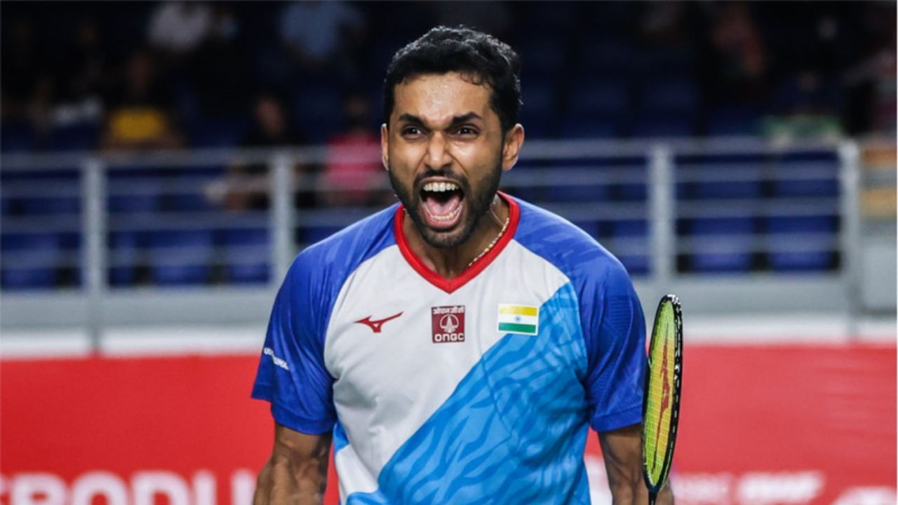 ನಡೆಯುತ್ತಿರುವ BWF ವಿಶ್ವ ಚಾಂಪಿಯನ್‌ಶಿಪ್ 2023 ರಲ್ಲಿ ಭಾರತದ ಅಗ್ರ ಶ್ರೇಯಾಂಕದ ಬ್ಯಾಡ್ಮಿಂಟನ್ ಆಟಗಾರ ಎಚ್‌ಎಸ್ ಪ್ರಣಯ್ ಅವರು ಪ್ರೀ ಕ್ವಾರ್ಟರ್‌ಫೈನಲ್ ಸುತ್ತಿನಲ್ಲಿ ಗೆಲುವು ದಾಖಲಿಸಿ ಇದೀಗ ಕ್ವಾರ್ಟರ್‌ಫೈನಲ್​ಗೆ ಎಂಟ್ರಿಕೊಟ್ಟಿದ್ದಾರೆ. 