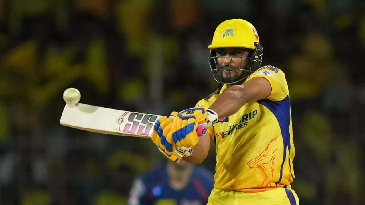 ಭಾರತ ಕ್ರಿಕೆಟ್ಗೆ ವಿದಾಯ ಹೇಳಿದ ಬಳಿಕ ಪ್ರಸ್ತುತ ಕೆರಿಬಿಯನ್ ಪ್ರೀಮಿಯರ್ ಲೀಗ್ನಲ್ಲಿ ಆಡುತ್ತಿರುವ ಅಂಬಟಿ ರಾಯುಡು ತಮ್ಮ ಕಳಪೆ ಪ್ರದರ್ಶನವನ್ನು ಈ ಲೀಗ್ನಲ್ಲೂ ಮುಂದುವರೆಸಿದ್ದಾರೆ. ಕಳೆದ ಐಪಿಎಲ್ನಲ್ಲಿ ಚೆನ್ನೈ ಪರ ಆಡಿದ್ದ ರಾಯುಡು ಲೀಗ್ನ ಕೊನೆಯ ಪಂದ್ಯದಲ್ಲಿ ಮ್ಯಾಚ್ ವಿನ್ನಿಂಗ್ ಇನ್ನಿಂಗ್ಸ್ ಆಡಿ ಗಮನ ಸೆಳೆದಿದ್ದರು.