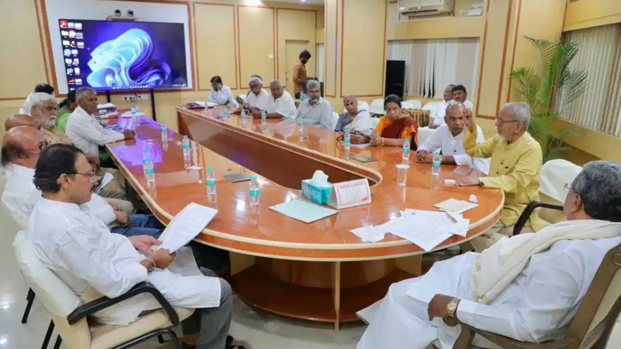 ಸಾಹಿತಿಗಳಿಗೆ ಬೆದರಿಕೆ ಪತ್ರ ಪ್ರಕರಣ: ತನಿಖೆ ವೇಳೆ ಮಹತ್ವದ ಅಂಶ ಬೆಳಕಿಗೆ, ಪತ್ರಗಳನ್ನ ಎಫ್ಎಸ್ಎಲ್ಗೆ ರವಾನಿಸಿದ ಸಿಸಿಬಿ ಸಾಹಿತಿಗಳಿಗೆ ಬೆದರಿಕೆ ಪತ್ರ ಪ್ರಕರಣ: ತನಿಖೆ ವೇಳೆ ಮಹತ್ವದ ಅಂಶ ಬೆಳಕಿಗೆ, ಪತ್ರಗಳನ್ನ ಎಫ್ಎಸ್ಎಲ್ಗೆ ರವಾನಿಸಿದ ಸಿಸಿಬಿ