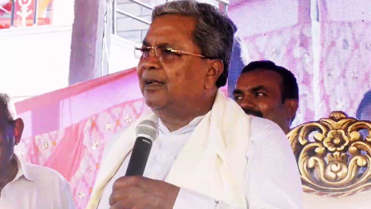 ಚಾಮುಂಡೇಶ್ವರಿ ಸೋಲಿನ ಮೆಲುಕು ಜೊತೆಗೆ ಬಾದಾಮಿ ಸ್ಪರ್ಧೆ ಹಿಂದಿನ ಸತ್ಯ ಬಿಚ್ಚಿಟ್ಟ ಸಿಎಂ ಸಿದ್ದರಾಮಯ್ಯ ಚಾಮುಂಡೇಶ್ವರಿ ಸೋಲಿನ ಮೆಲುಕು ಜೊತೆಗೆ ಬಾದಾಮಿ ಸ್ಪರ್ಧೆ ಹಿಂದಿನ ಸತ್ಯ ಬಿಚ್ಚಿಟ್ಟ ಸಿಎಂ ಸಿದ್ದರಾಮಯ್ಯ