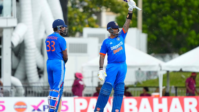 IND vs WI: ಅರ್ಧಶತಕ ಸಿಡಿಸಿ ಕೆಎಲ್ ರಾಹುಲ್ ದಾಖಲೆ ಮುರಿದ ಸೂರ್ಯಕುಮಾರ್ ಯಾದವ್..! IND vs WI: ಅರ್ಧಶತಕ ಸಿಡಿಸಿ ಕೆಎಲ್ ರಾಹುಲ್ ದಾಖಲೆ ಮುರಿದ ಸೂರ್ಯಕುಮಾರ್ ಯಾದವ್..!