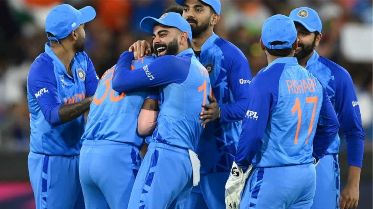 2023ರ ಏಕದಿನ ಏಷ್ಯಾಕಪ್ಗೆ 17 ಸದಸ್ಯರ ಟೀಂ ಇಂಡಿಯಾವನ್ನು ಆಯ್ಕೆ ಮಾಡಲಾಗಿದೆ. ಅಚ್ಚರಿಯೆಂಬಂತೆ ಕೆಲವು ಆಟಗಾರರು ತಂಡದಲ್ಲಿ ಆಯ್ಕೆ ಪಡೆಯುವಲ್ಲಿ ಯಶಸ್ವಿಯಾಗಿದ್ದರೆ, ಇನ್ನು ಕೆಲವು ಆಟಗಾರರ ತಂಡದಲ್ಲಿ ಸ್ಥಾನ ಪಡೆಯುವಲ್ಲಿ ವಿಫಲರಾಗಿದ್ದಾರೆ.