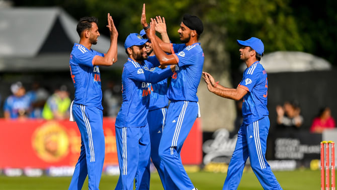 IND vs IRE: ಚಾಹಲ್ ದಾಖಲೆ ಮುರಿದು 2ನೇ ಸ್ಥಾನಕ್ಕೇರಿದ ಅರ್ಶ್ದೀಪ್ ಸಿಂಗ್..! IND vs IRE: ಚಾಹಲ್ ದಾಖಲೆ ಮುರಿದು 2ನೇ ಸ್ಥಾನಕ್ಕೇರಿದ ಅರ್ಶ್ದೀಪ್ ಸಿಂಗ್..!