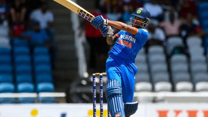 IND vs WI: ಅರ್ಧಶತಕ ಸಿಡಿಸಿ ಸೂರ್ಯಕುಮಾರ್ ದಾಖಲೆ ಮುರಿದ ತಿಲಕ್ ವರ್ಮಾ IND vs WI: ಅರ್ಧಶತಕ ಸಿಡಿಸಿ ಸೂರ್ಯಕುಮಾರ್ ದಾಖಲೆ ಮುರಿದ ತಿಲಕ್ ವರ್ಮಾ