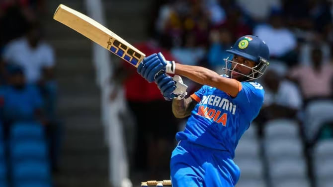 IND vs WI: ಉಳಿದಿರುವ 2 ಟಿ20 ಪಂದ್ಯಗಳಲ್ಲಿ ಕಿಂಗ್ ಕೊಹ್ಲಿ ದಾಖಲೆ ಮುರಿಯಲು ಸಜ್ಜಾದ ತಿಲಕ್ ವರ್ಮಾ! IND vs WI: ಉಳಿದಿರುವ 2 ಟಿ20 ಪಂದ್ಯಗಳಲ್ಲಿ ಕಿಂಗ್ ಕೊಹ್ಲಿ ದಾಖಲೆ ಮುರಿಯಲು ಸಜ್ಜಾದ ತಿಲಕ್ ವರ್ಮಾ!