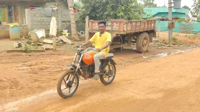 ಯೂಟ್ಯೂಬ್ ನೋಡಿ ಎಲೆಕ್ಟ್ರಿಕ್ ಬೈಕ್ ರೆಡಿ ಮಾಡಿದ ಯುವಕ!