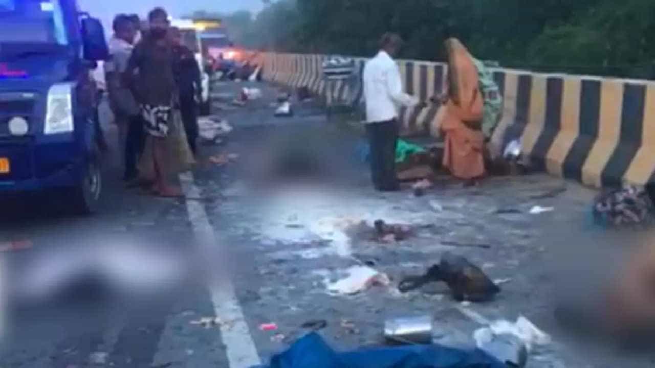 Rajasthan Accident: ಹೆದ್ದಾರಿಯಲ್ಲಿ ನಿಂತಿದ್ದ ಬಸ್ಗೆ ಲಾರಿ ಡಿಕ್ಕಿ, 11 ಮಂದಿ ಸಾವು, 12 ಜನರಿಗೆ ಗಂಭೀರ ಗಾಯ Rajasthan Accident: ಹೆದ್ದಾರಿಯಲ್ಲಿ ನಿಂತಿದ್ದ ಬಸ್ಗೆ ಲಾರಿ ಡಿಕ್ಕಿ, 11 ಮಂದಿ ಸಾವು, 12 ಜನರಿಗೆ ಗಂಭೀರ ಗಾಯ