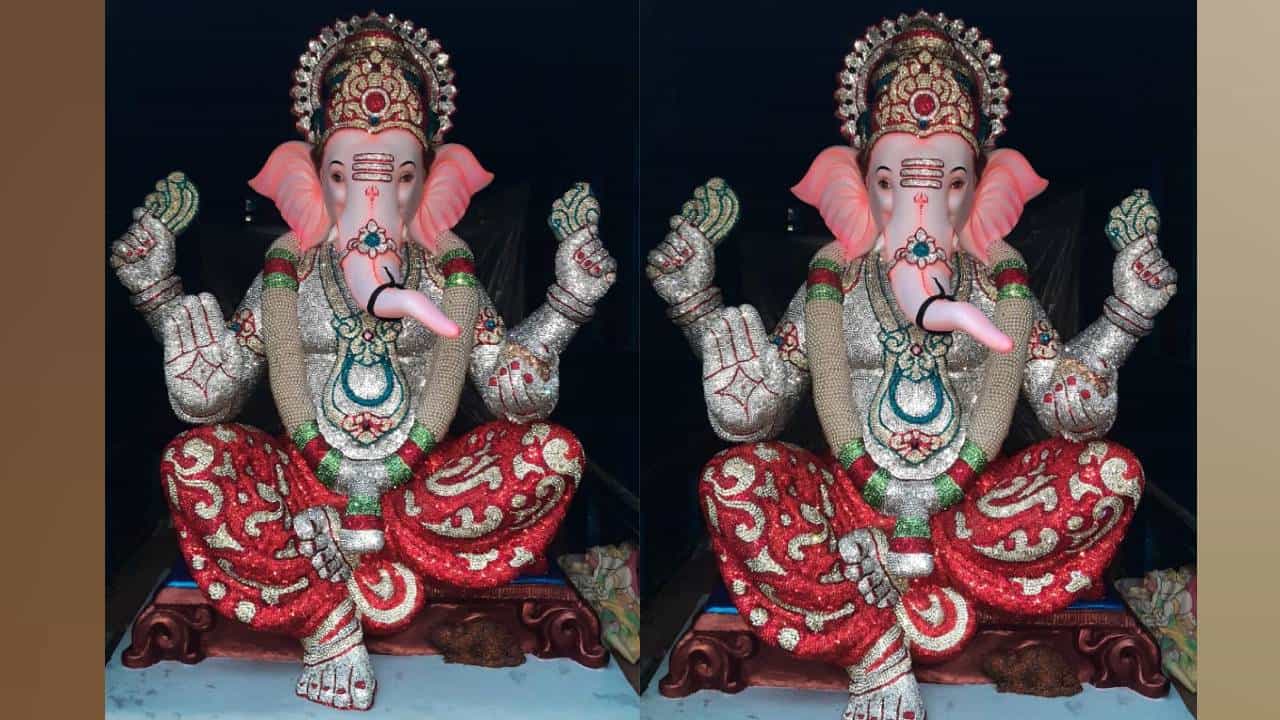 ಹುಬ್ಬಳ್ಳಿಯಲ್ಲಿ ಸಿದ್ಧವಾದ 12 ಲಕ್ಷ ಮೌಲ್ಯದ ಅಮೇರಿಕನ್ ಡೈಮಂಡ್ ಗಣಪತಿ: ಬೆಂಗಳೂರಿಗೆ ರವಾನೆ ಹುಬ್ಬಳ್ಳಿಯಲ್ಲಿ ಸಿದ್ಧವಾದ 12 ಲಕ್ಷ ಮೌಲ್ಯದ ಅಮೇರಿಕನ್ ಡೈಮಂಡ್ ಗಣಪತಿ: ಬೆಂಗಳೂರಿಗೆ ರವಾನೆ