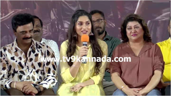 ಮಾಲಾಶ್ರೀ ನಟಿಸಿದ ಸಿನಿಮಾಗಳಲ್ಲಿ ಪುತ್ರಿ ಆರಾಧನಾಗೆ ಯಾವುದು ಹೆಚ್ಚು ಇಷ್ಟ? ಮಾಲಾಶ್ರೀ ನಟಿಸಿದ ಸಿನಿಮಾಗಳಲ್ಲಿ ಪುತ್ರಿ ಆರಾಧನಾಗೆ ಯಾವುದು ಹೆಚ್ಚು ಇಷ್ಟ?