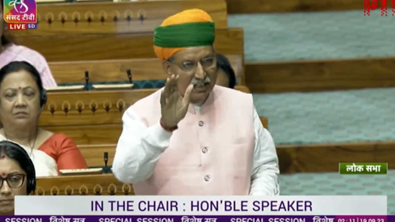 ಮಹಿಳಾ ಮೀಸಲಾತಿ ಮಸೂದೆ ಅಂಗೀಕಾರವಾದರೂ 2029ರ ಬಳಿಕವೇ ಜಾರಿ, ಕಾರಣವೇನು? ಮಹಿಳಾ ಮೀಸಲಾತಿ ಮಸೂದೆ ಅಂಗೀಕಾರವಾದರೂ 2029ರ ಬಳಿಕವೇ ಜಾರಿ, ಕಾರಣವೇನು?