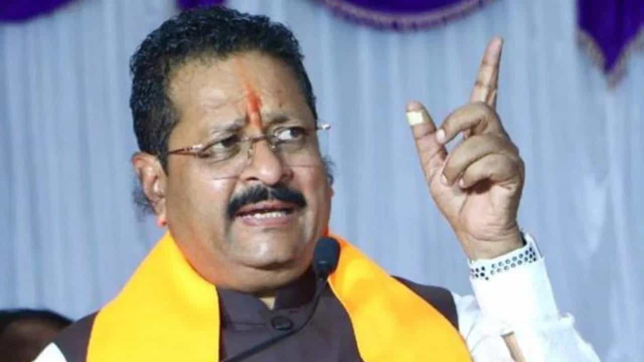 ಸಿಎಂ ಸಿದ್ದರಾಮಯ್ಯ ಪರ ಬಸನಗೌಡ ಪಾಟೀಲ್ ಯತ್ನಾಳ್ ಬ್ಯಾಟಿಂಗ್; ಡಿಕೆ ಶಿವಕುಮಾರ್ಗೆ ಸವಾಲು ಸಿಎಂ ಸಿದ್ದರಾಮಯ್ಯ ಪರ ಬಸನಗೌಡ ಪಾಟೀಲ್ ಯತ್ನಾಳ್ ಬ್ಯಾಟಿಂಗ್; ಡಿಕೆ ಶಿವಕುಮಾರ್ಗೆ ಸವಾಲು