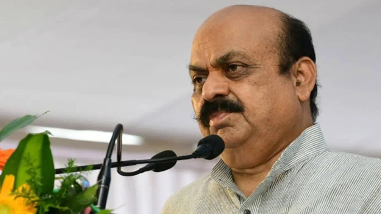 ಕಾಂಗ್ರೆಸ್ ಸರ್ಕಾರದ ಬಣ್ಣ ಬಯಲಾಗಿದೆ; ಬರ ಪೀಡಿತ ತಾಲೂಕುಗಳ ಘೋಷಣೆ ಮಾಡದ್ದಕ್ಕೆ ಬಸವರಾಜ ಬೊಮ್ಮಾಯಿ ವಾಗ್ದಾಳಿ ಕಾಂಗ್ರೆಸ್ ಸರ್ಕಾರದ ಬಣ್ಣ ಬಯಲಾಗಿದೆ; ಬರ ಪೀಡಿತ ತಾಲೂಕುಗಳ ಘೋಷಣೆ ಮಾಡದ್ದಕ್ಕೆ ಬಸವರಾಜ ಬೊಮ್ಮಾಯಿ ವಾಗ್ದಾಳಿ