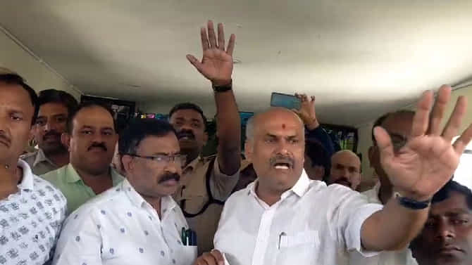 ಬೇಲೂರು ಶಾಸಕ ಸುರೇಶ್​ರಿಂದ ಆಕ್ಷೇಪಾರ್ಹ ಪದ ಬಳಕೆ ಆರೋಪ, ಜನರ ಆಕ್ರೋಶ