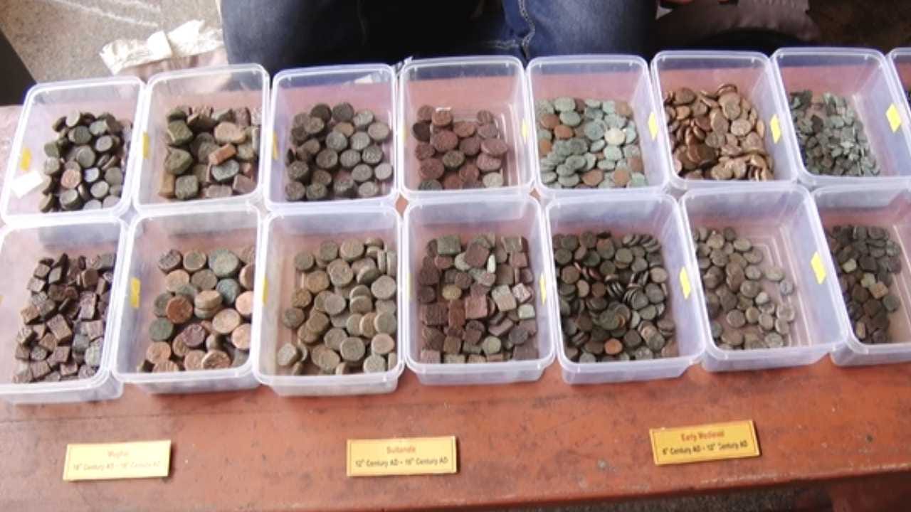 ಏನೇ ತಂತ್ರಜ್ಞಾನ ಬಂದರೂ, ಆಧುನಿಕತೆ ಭರಾಟೆ ನಡುವೆಯೂ ಓಲ್ಡ್ ಇಸ್ ಗೋಲ್ಡ್ ಅನ್ನೋ ಮಾತು ಸರ್ವಕಾಲಕ್ಕೂ ಸತ್ಯವಾದದ್ದು ಇದಕ್ಕೆ ಸಾಕ್ಷಿಯಾಗಿದ್ದು ಮೈಸೂರಿನಲ್ಲಿ ನಡೆದ ಹಳೆ ನಾಣ್ಯಗಳ ಹಾಗೂ ನೋಟುಗಳ ಪ್ರದರ್ಶನ.