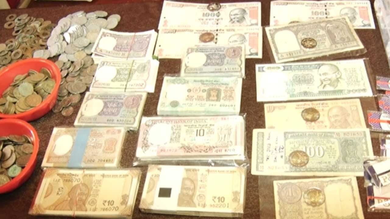 ಮೈಸೂರಿನ ಅಶೋಕ ರಸ್ತೆಯ ವಾಸವಿ ಕಲ್ಯಾಣಮಂಟಪದಲ್ಲಿ ಹಳೆಯ ನೋಟು ನಾಣ್ಯಗಳ ಪ್ರದರ್ಶನ ಆಯೋಜಿಸಲಾಗಿತ್ತು.